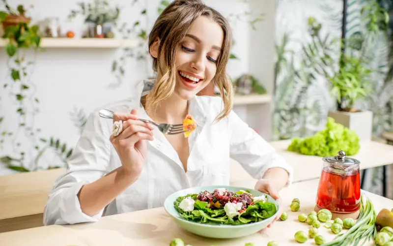 woman eating healthy foods